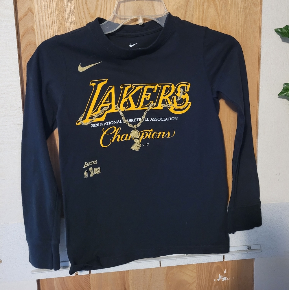 Boys Nike Lakers Tshirt size S